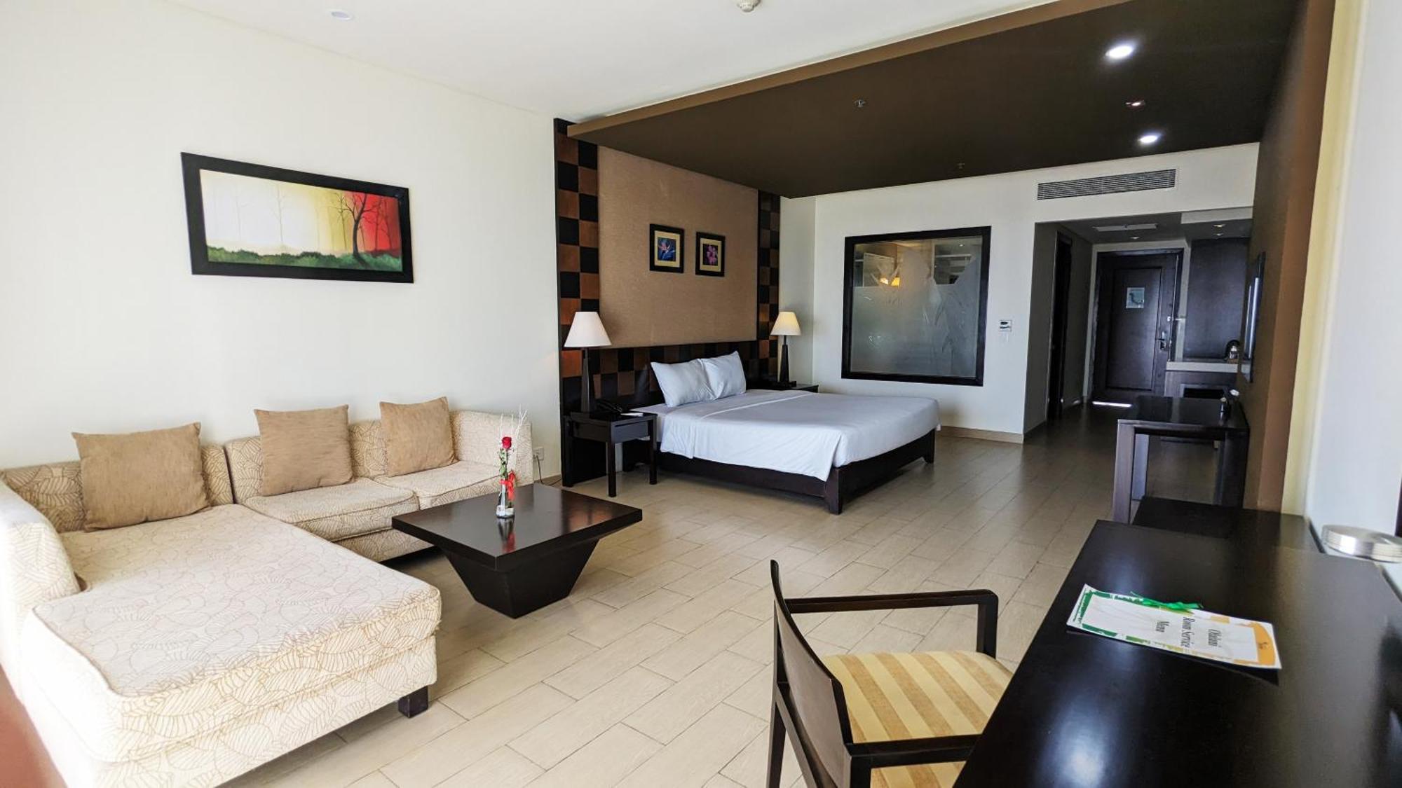 Khu nghỉ mát Olalani & Condotel 5*